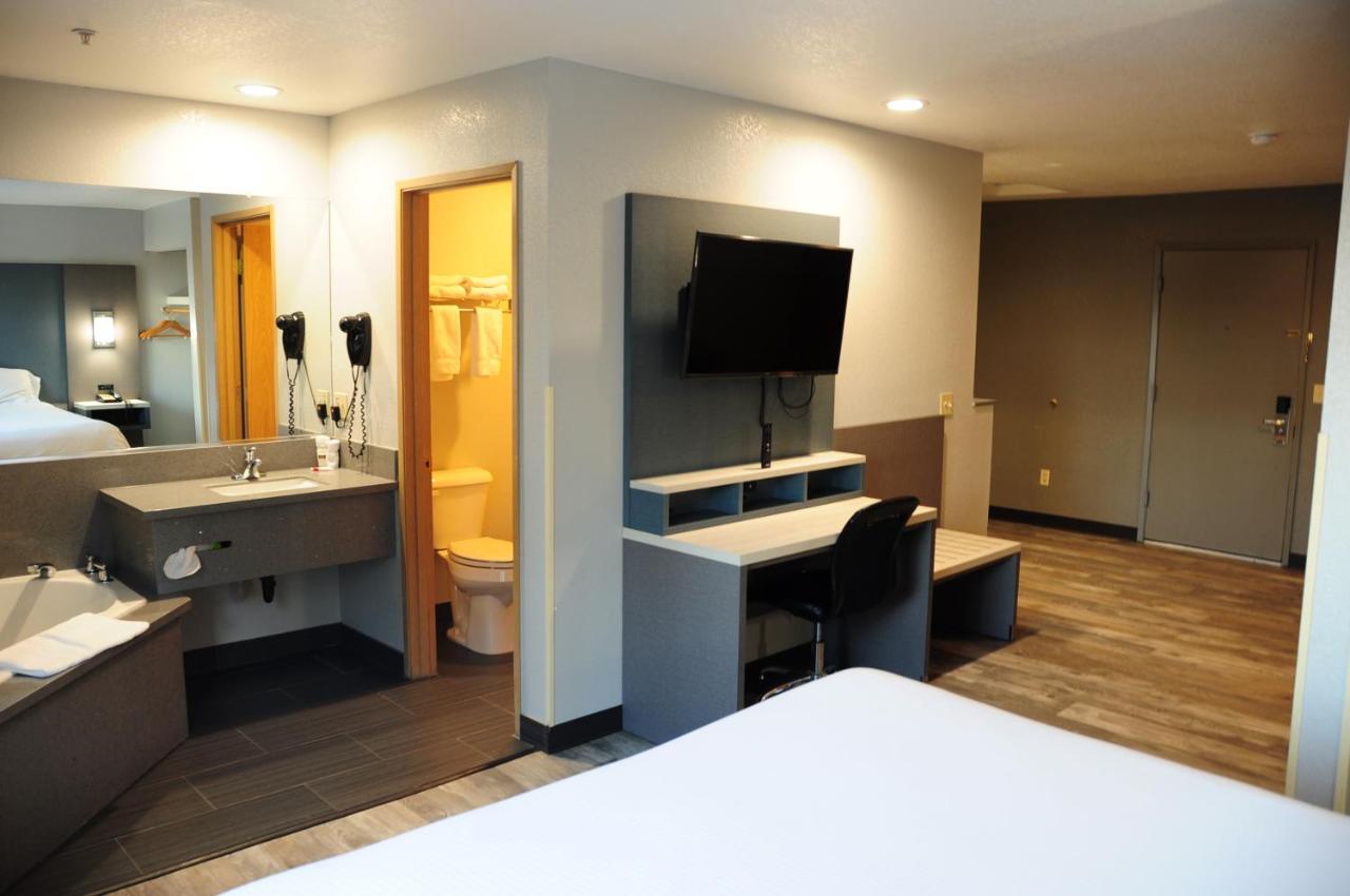 | SureStay Hotel by Best Western Ukiah