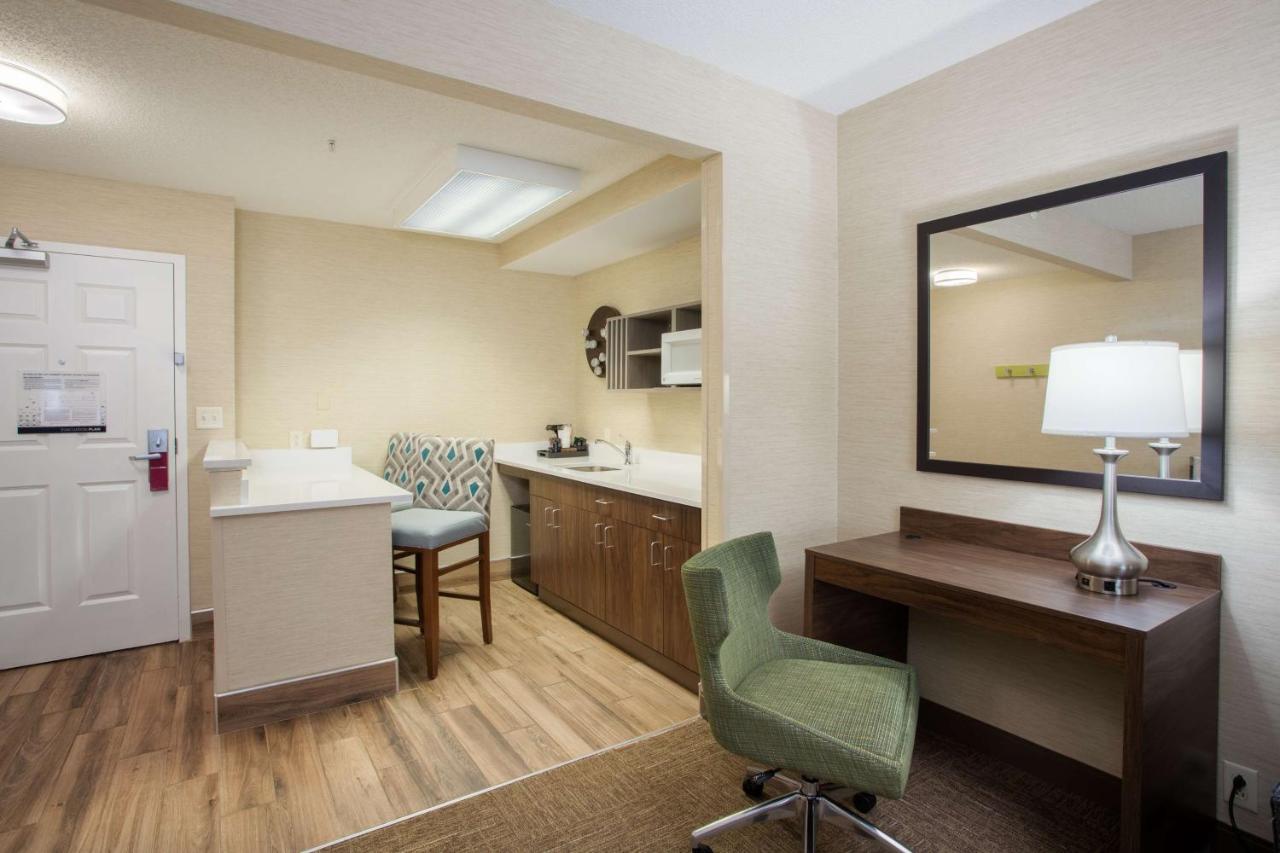 Deluxe King Suite at Hampton Inn Buffalo South/I-90