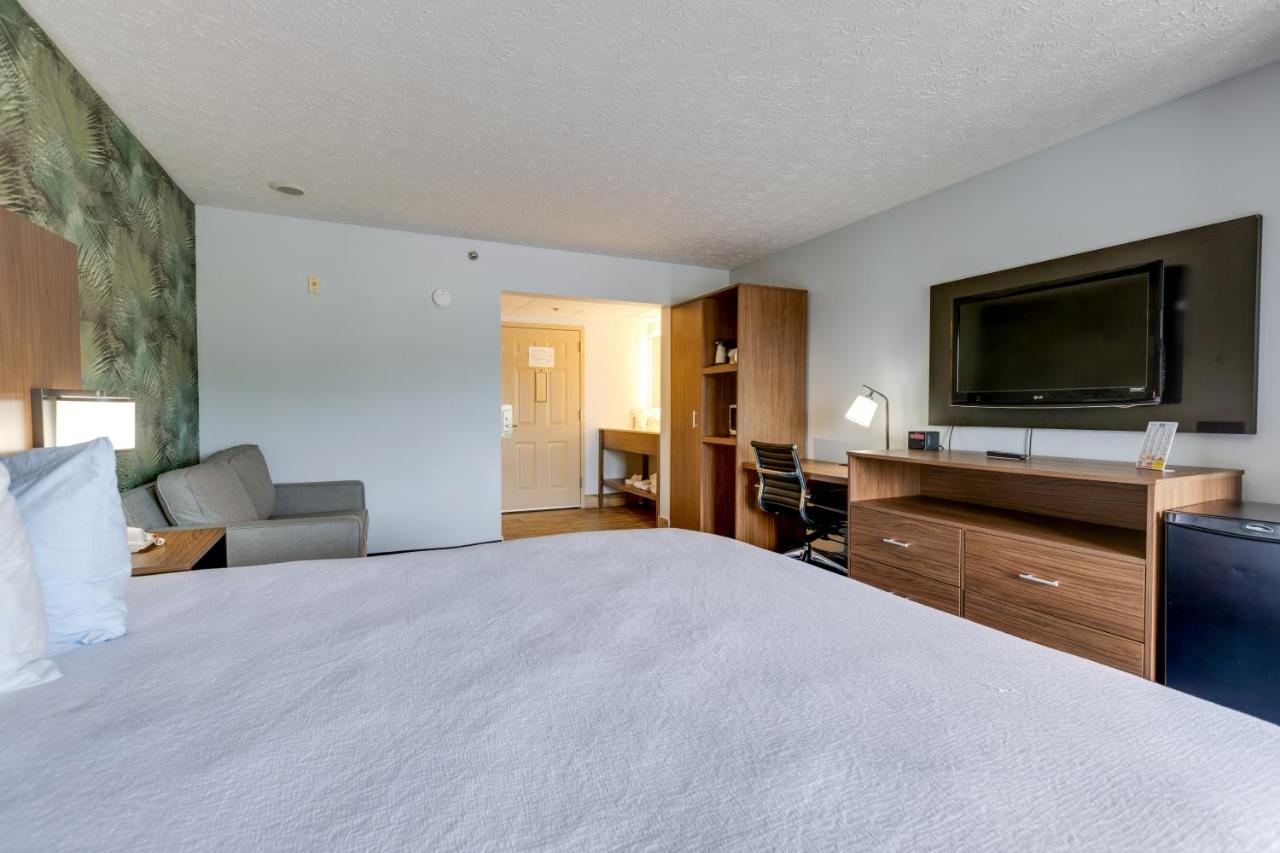 King Suite with Spa Bath at Park Grove Inn