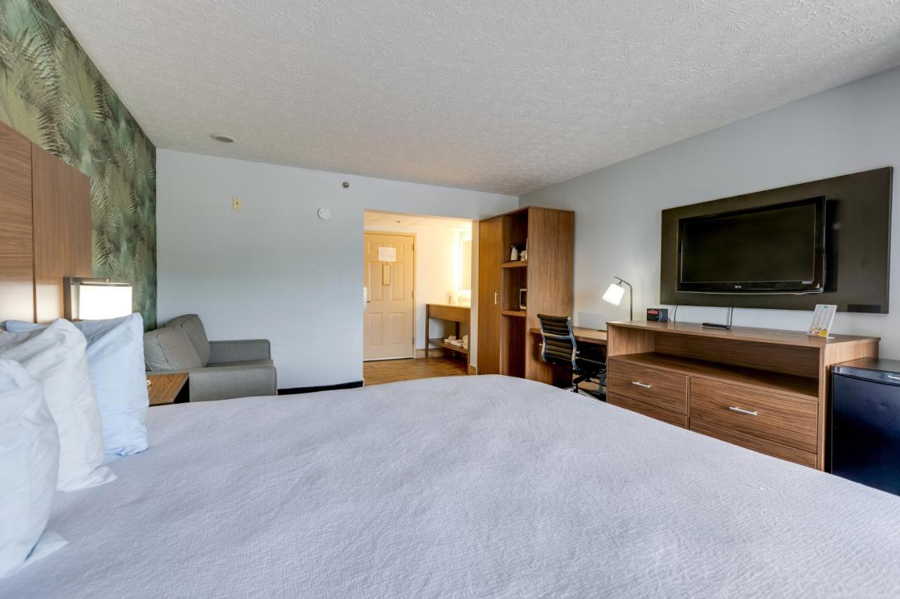 King Suite with Spa Bath at Park Grove Inn