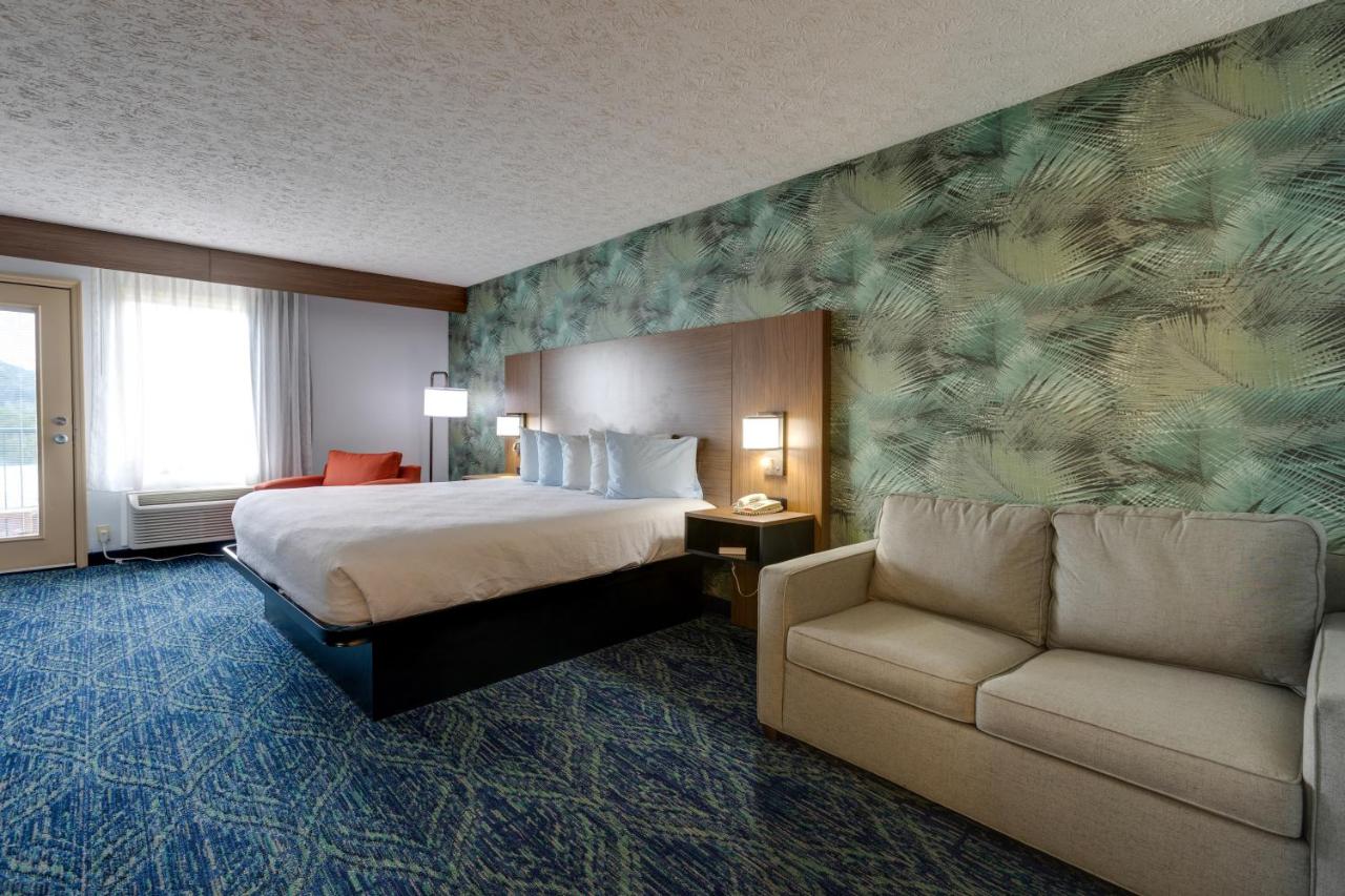 | Park Grove Inn