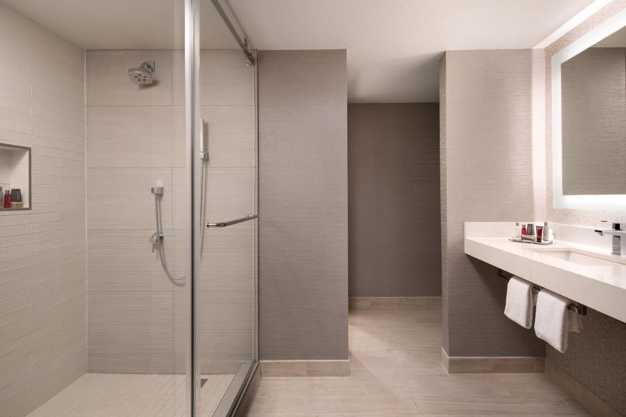 1 Bedroom Junior Suite at Marriott Riverside at the Convention Center