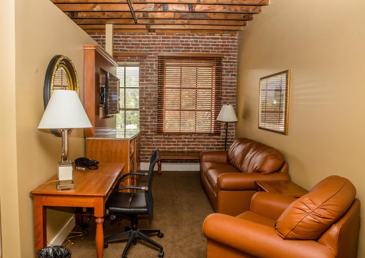 King Suite with Sofa Bed - Non Smoking at Jackson Park Inn, Ascend Hotel Collection