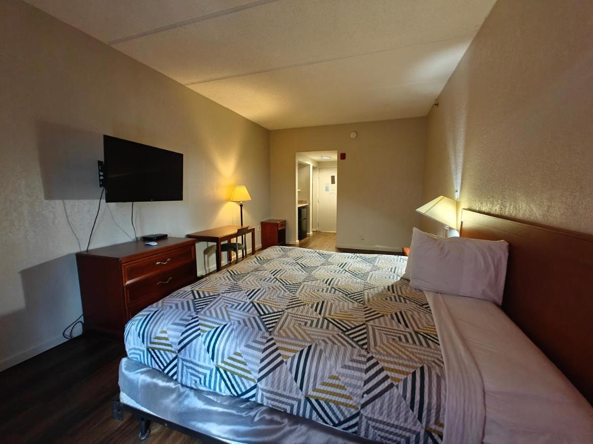 | Budgetel Inns & Suites - Atlanta Galleria Stadium