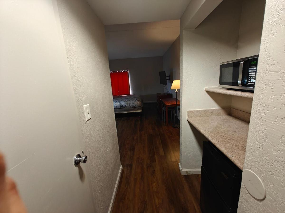 | Budgetel Inns & Suites - Atlanta Galleria Stadium