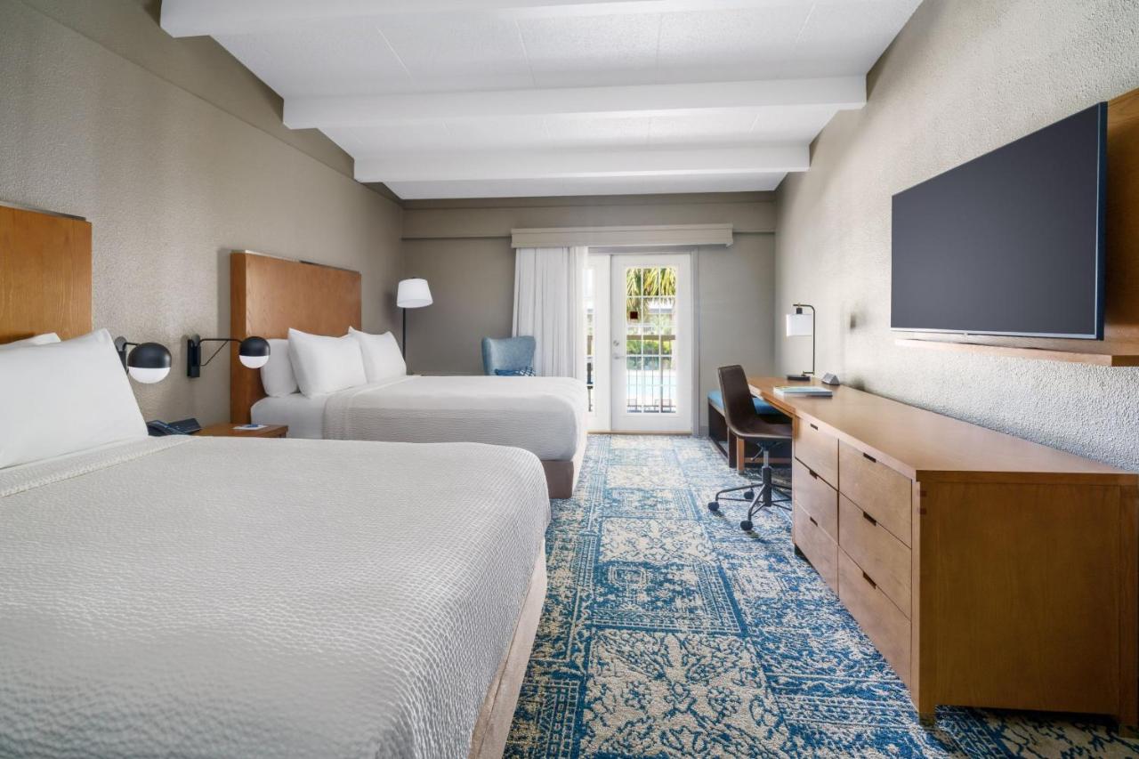 Guest room, 2 Queen, Courtyard view, Low floor at Four Points by Sheraton Destin-Fort Walton Beach