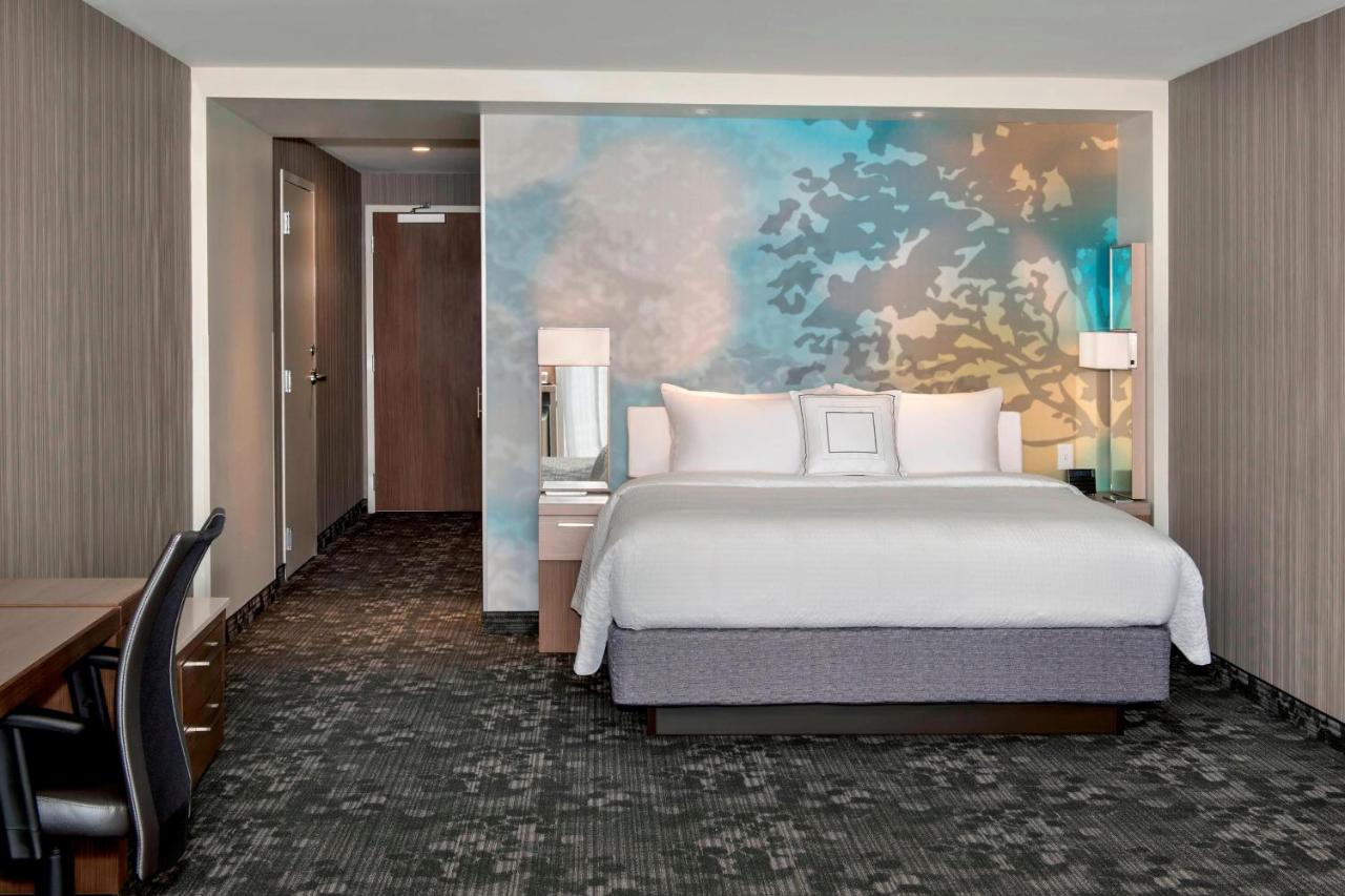 King Room at Courtyard by Marriott Schenectady at Mohawk Harbor