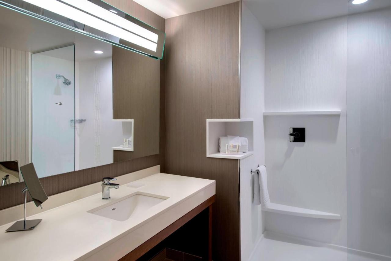 King Room at Courtyard by Marriott Schenectady at Mohawk Harbor
