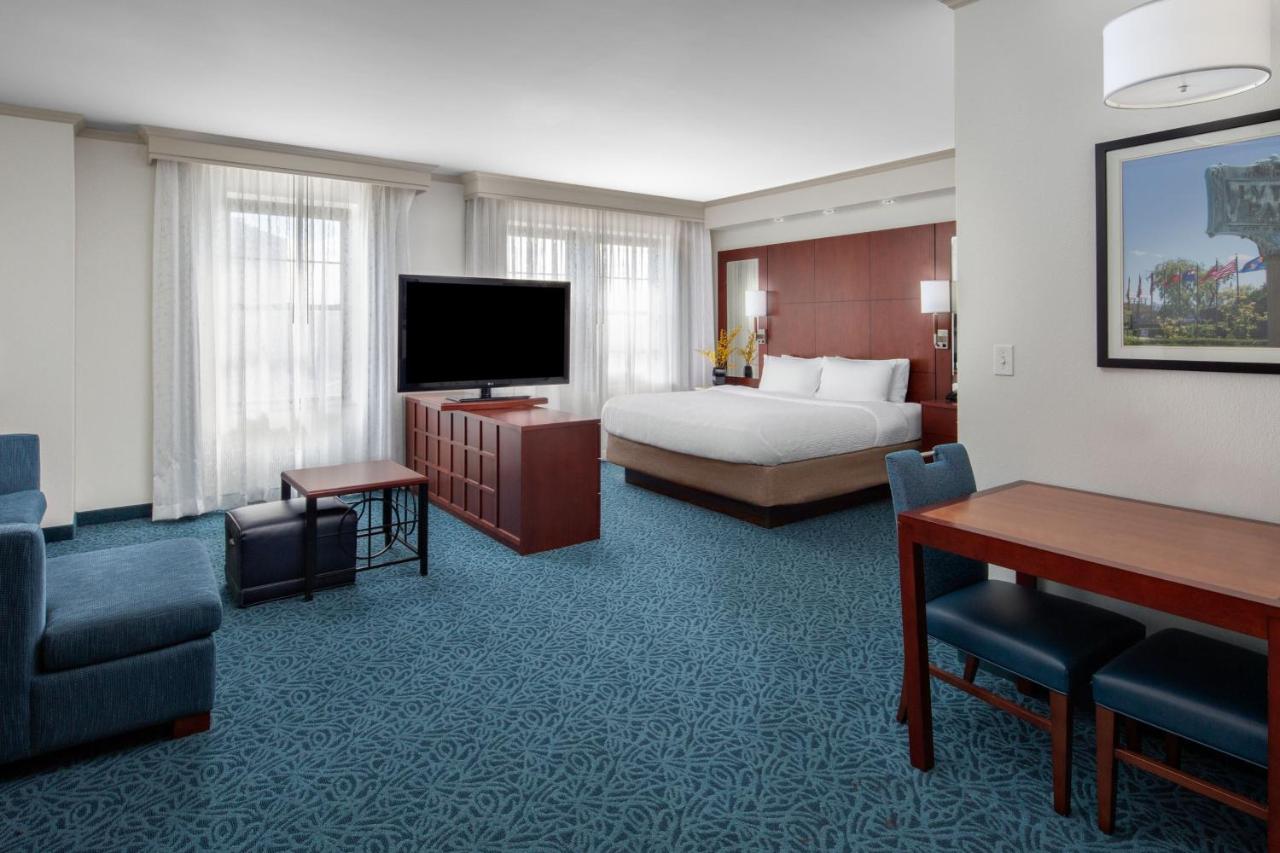 King Studio with Sofa Bed at Residence Inn by Marriott Cincinnati Downtown/The Phelps