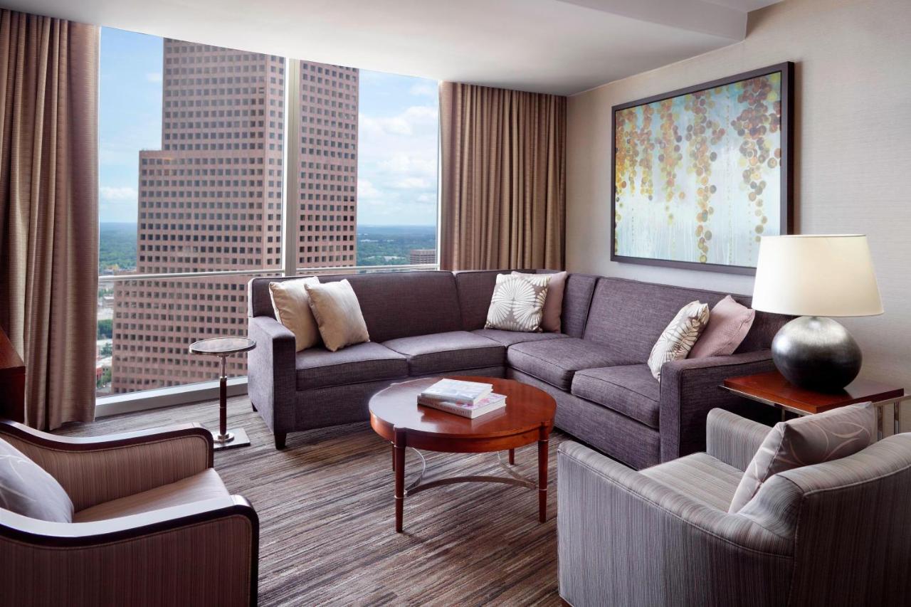 Executive Suite, 1 Bedroom Junior Suite, 1 King, Mid floor at The Westin Peachtree Plaza, Atlanta