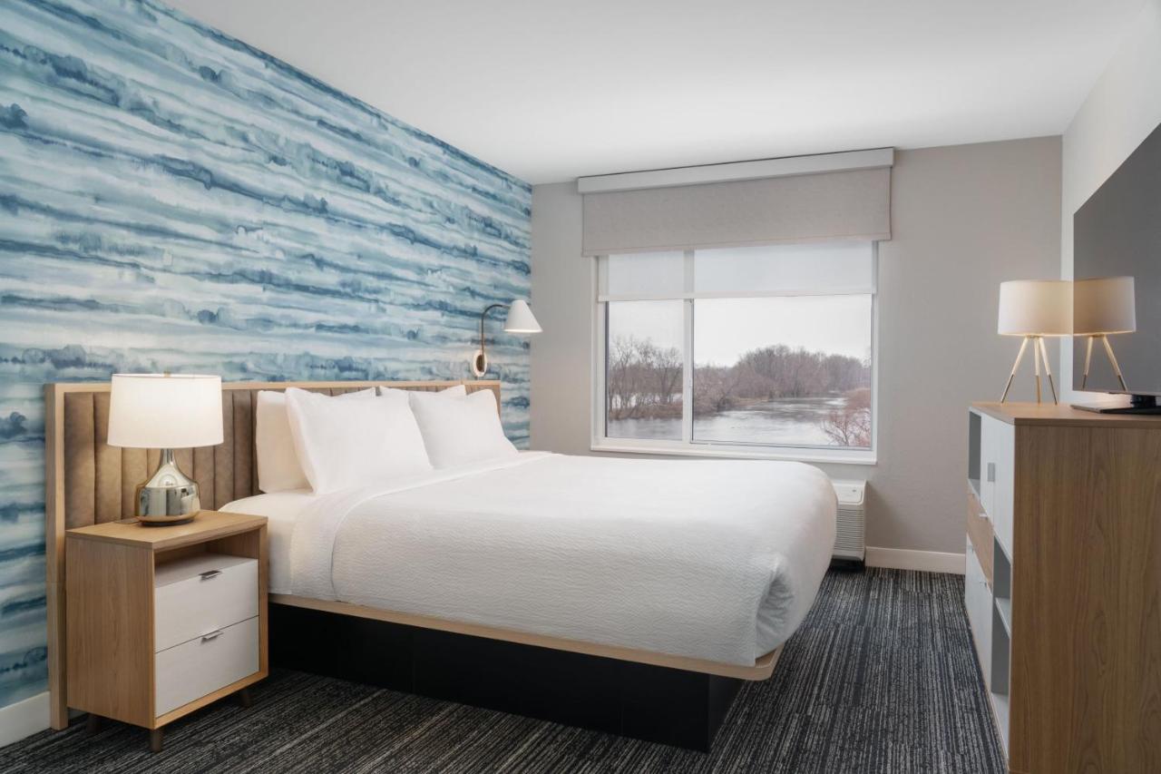 One-Bedroom King Suite with Sofa Bed at Towneplace Suites By Marriott New Philadelphia