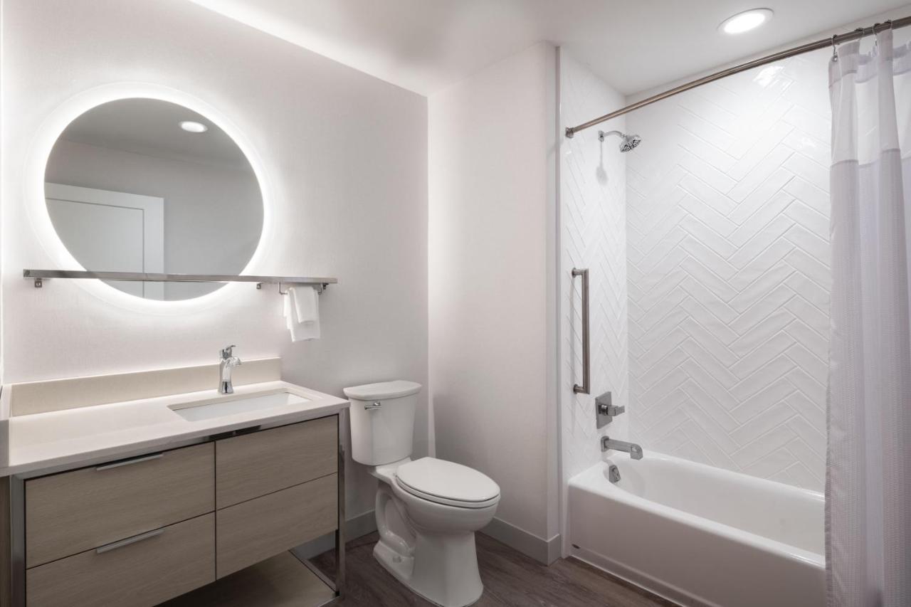 One-Bedroom King Suite with Sofa Bed at Towneplace Suites By Marriott New Philadelphia