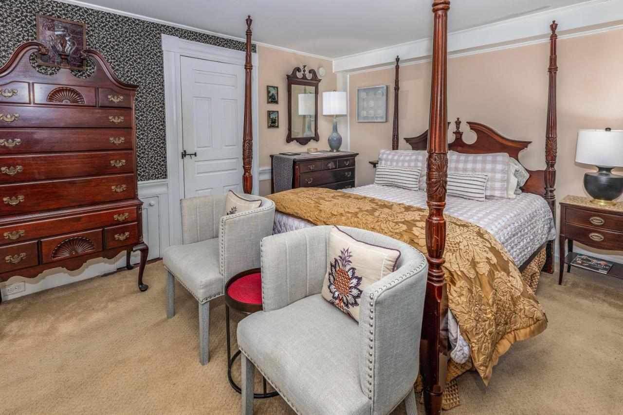 | Holiday Guest House Bed & Breakfast