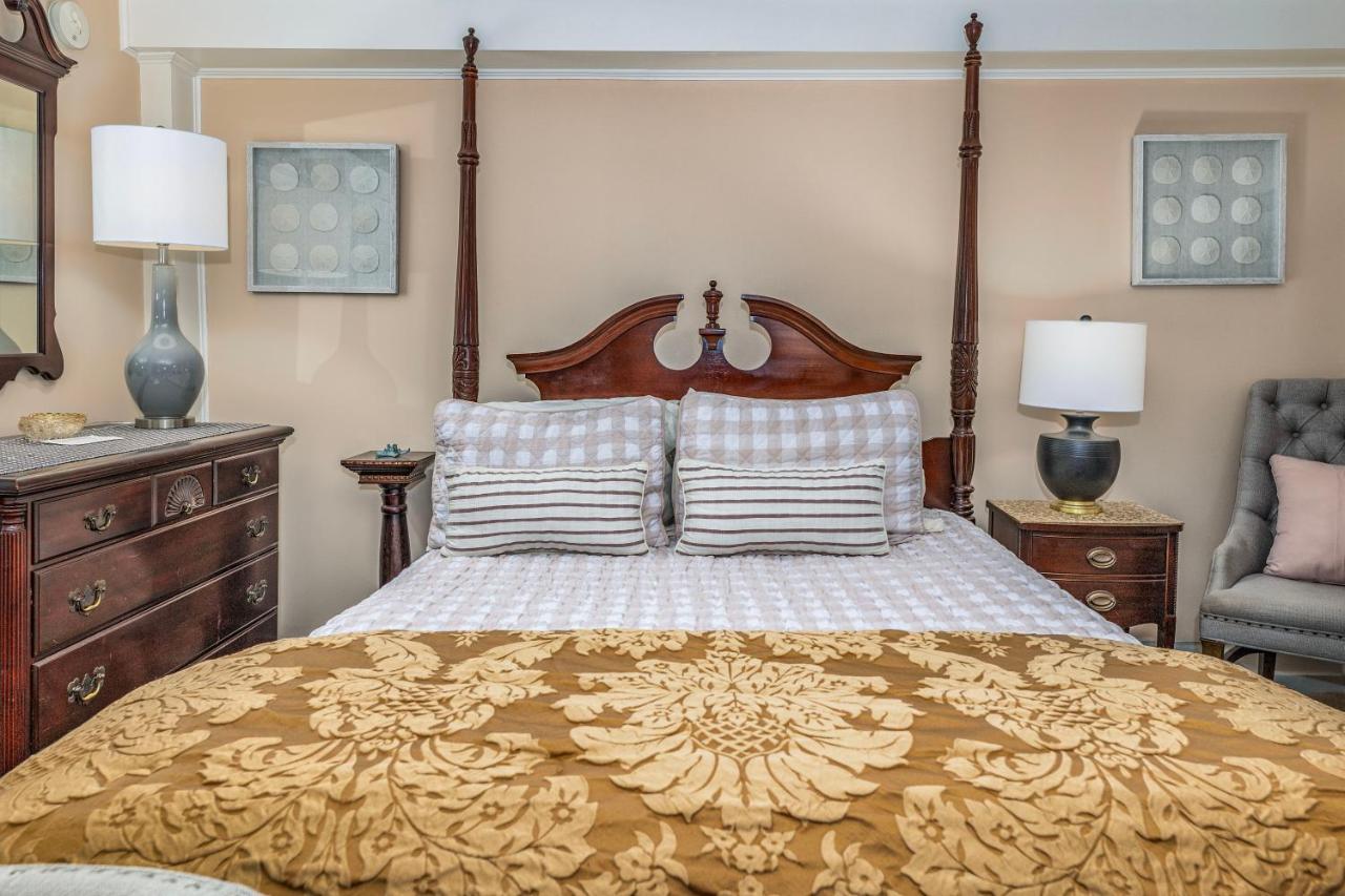 | Holiday Guest House Bed & Breakfast