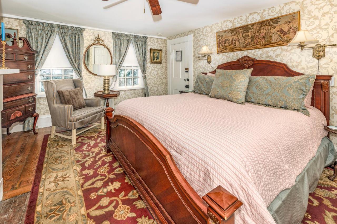 | Holiday Guest House Bed & Breakfast