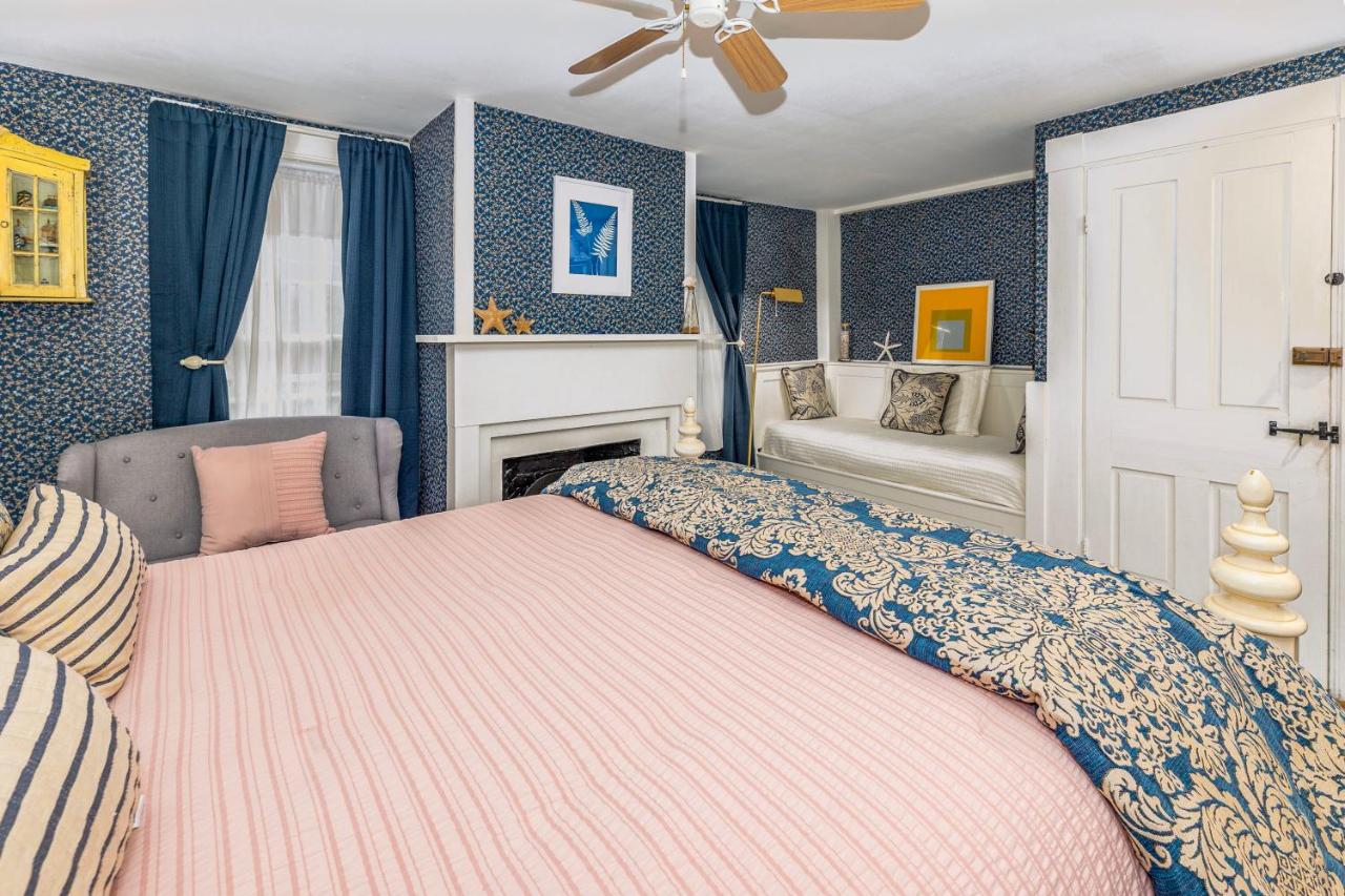| Holiday Guest House Bed & Breakfast