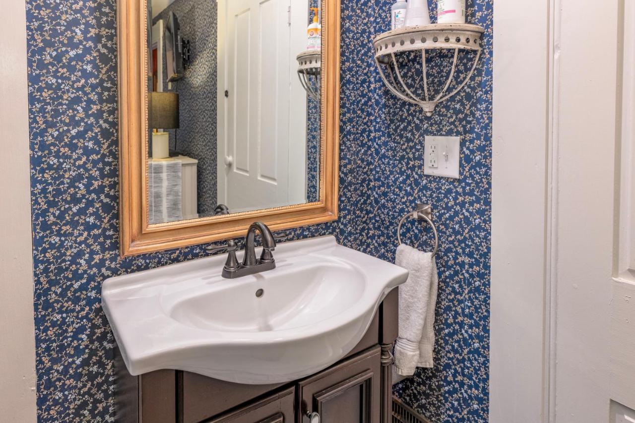 | Holiday Guest House Bed & Breakfast