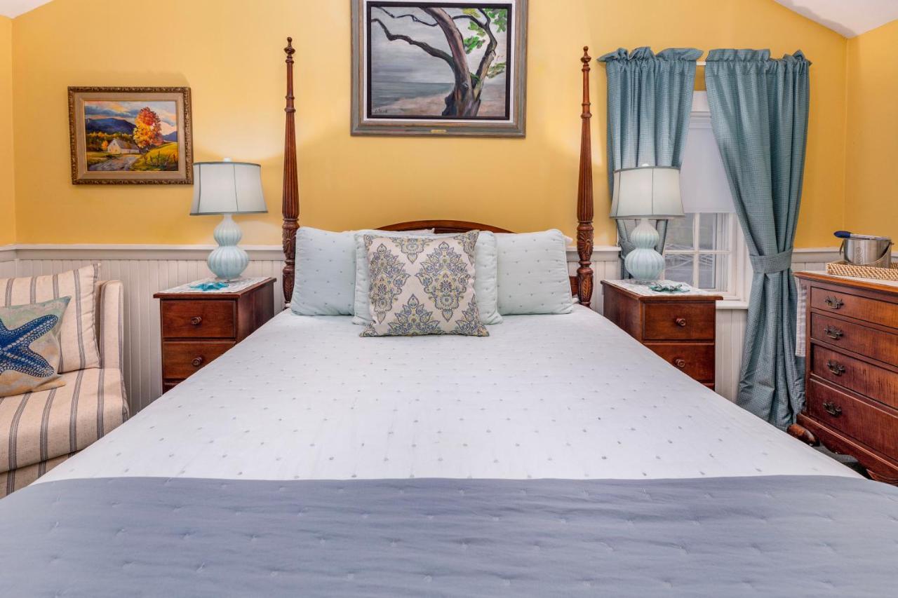 | Holiday Guest House Bed & Breakfast