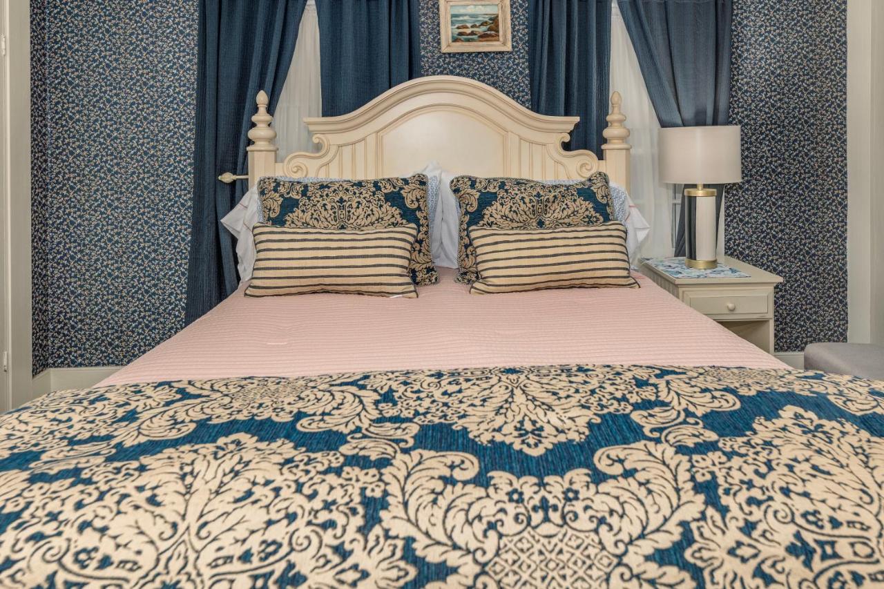 | Holiday Guest House Bed & Breakfast