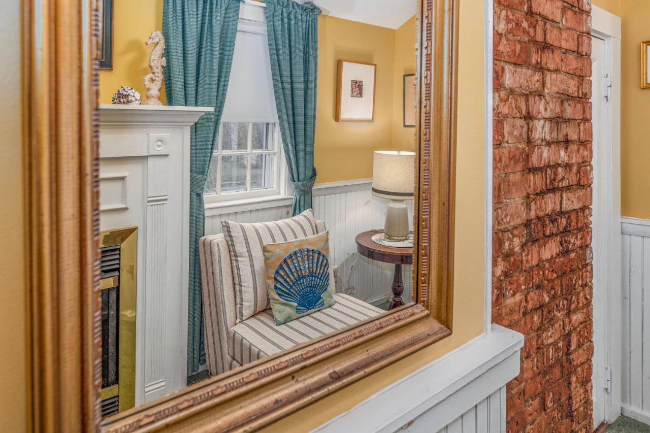 | Holiday Guest House Bed & Breakfast