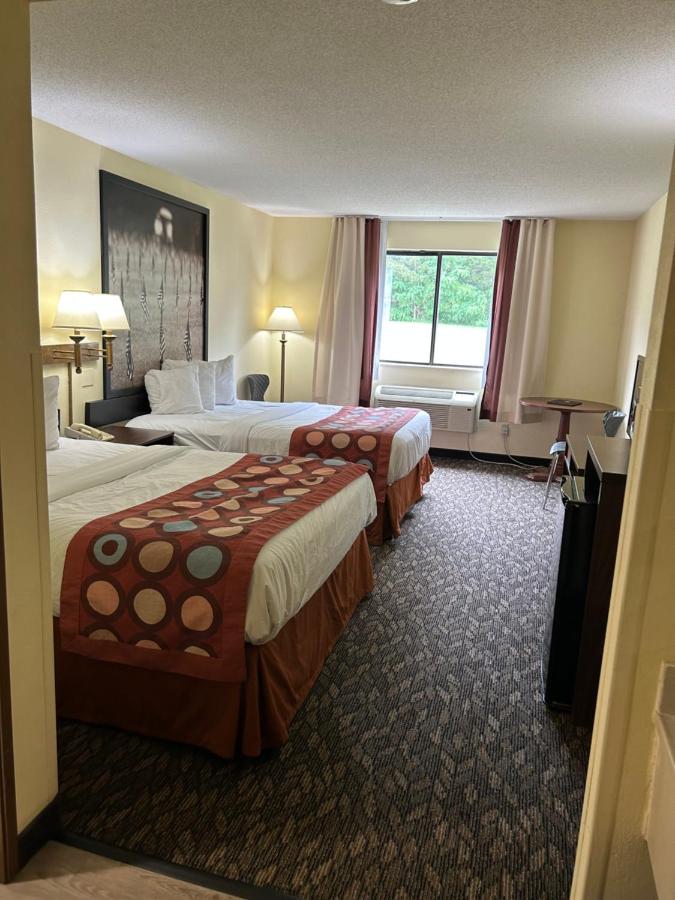 Queen Room with Two Queen Beds - Non-Smoking at Super 8 by Wyndham Gettysburg