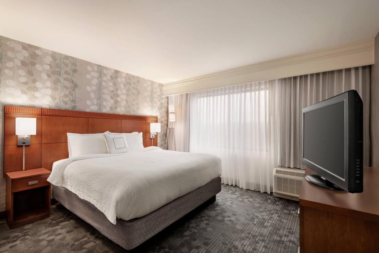King Suite with Sofa Bed at Courtyard by Marriott Potomac Mills Woodbridge