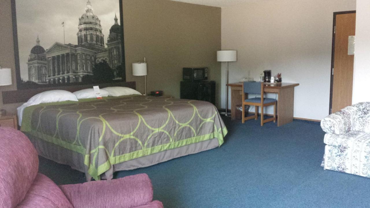 Studio Suite with Two King Beds - Non-Smoking at Super 8 by Wyndham Pella