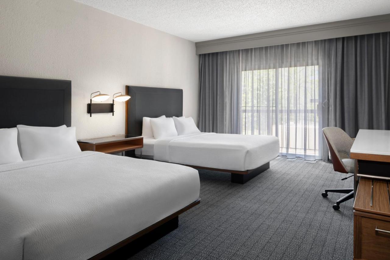 Queen Room with Two Queen Beds at Courtyard by Marriott Little Rock West