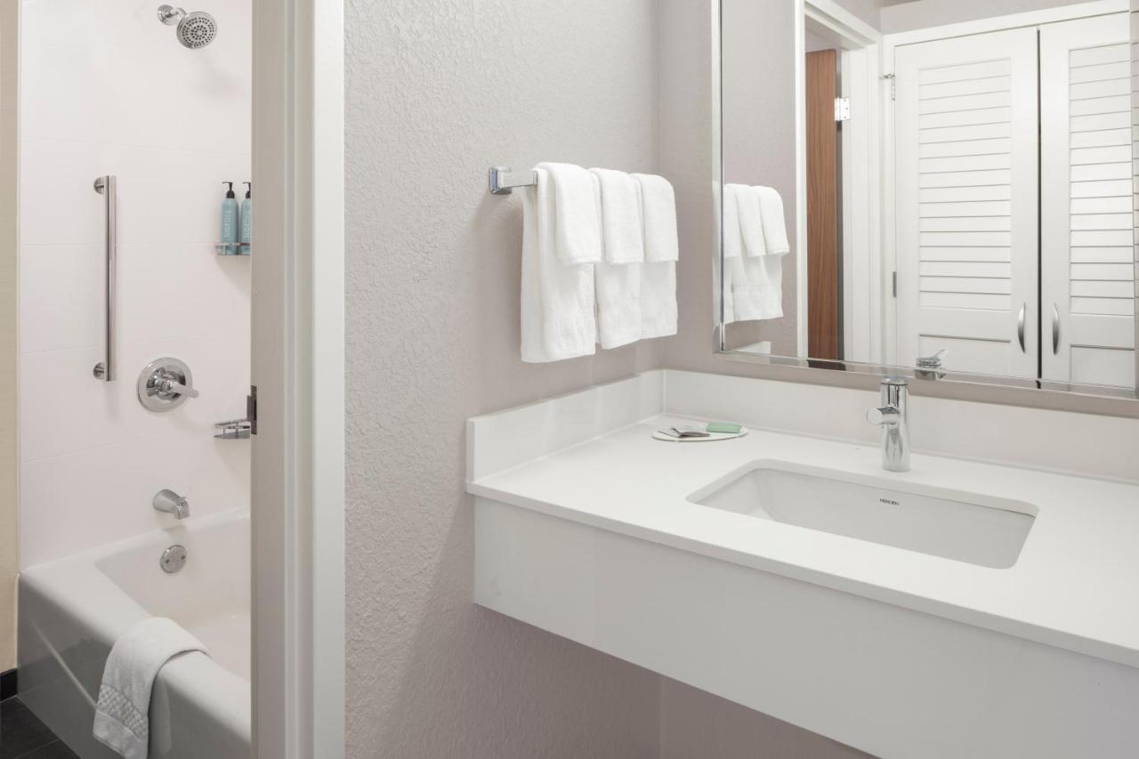 | Courtyard by Marriott Little Rock West