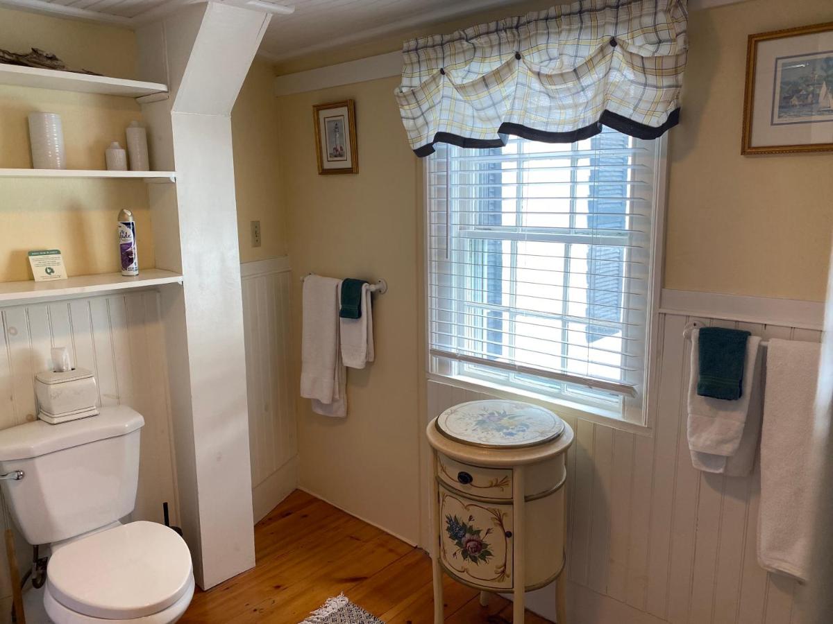 | Holiday Guest House Bed & Breakfast