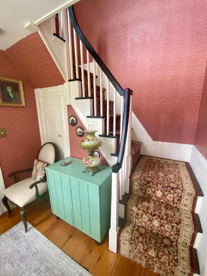 | Holiday Guest House Bed & Breakfast