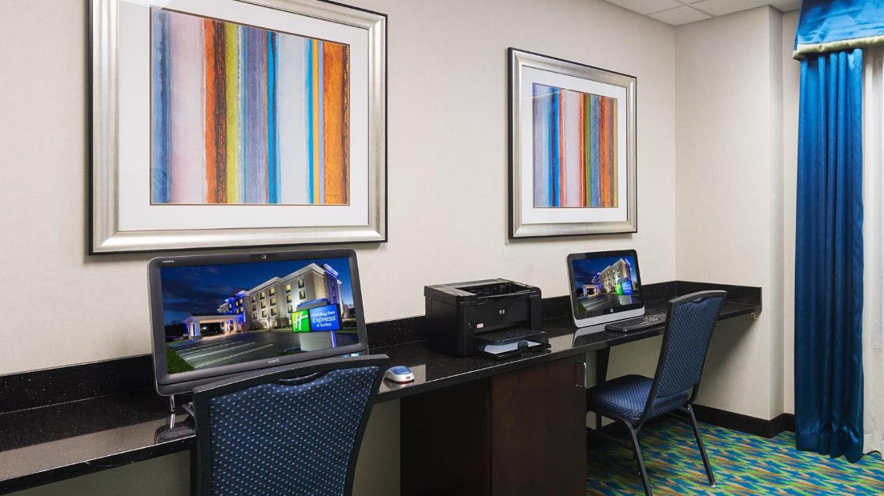 | Holiday Inn Express & Suites Stroudsburg-Poconos