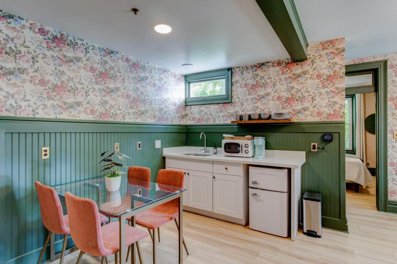| Suite 7 Historic Art City Inn