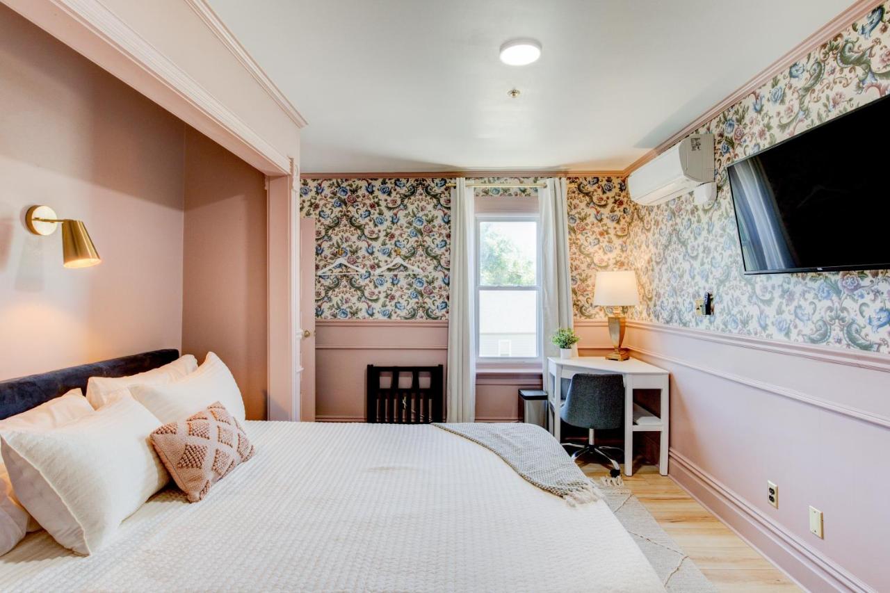 | Suite 7 Historic Art City Inn