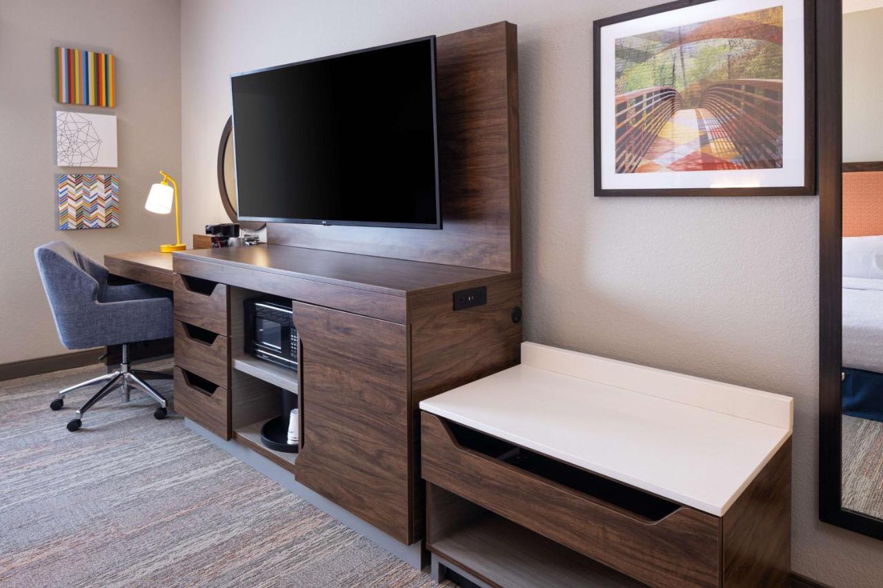 Deluxe Queen Room with Two Queen Beds - Non-Smoking at Hampton Inn Fairmont