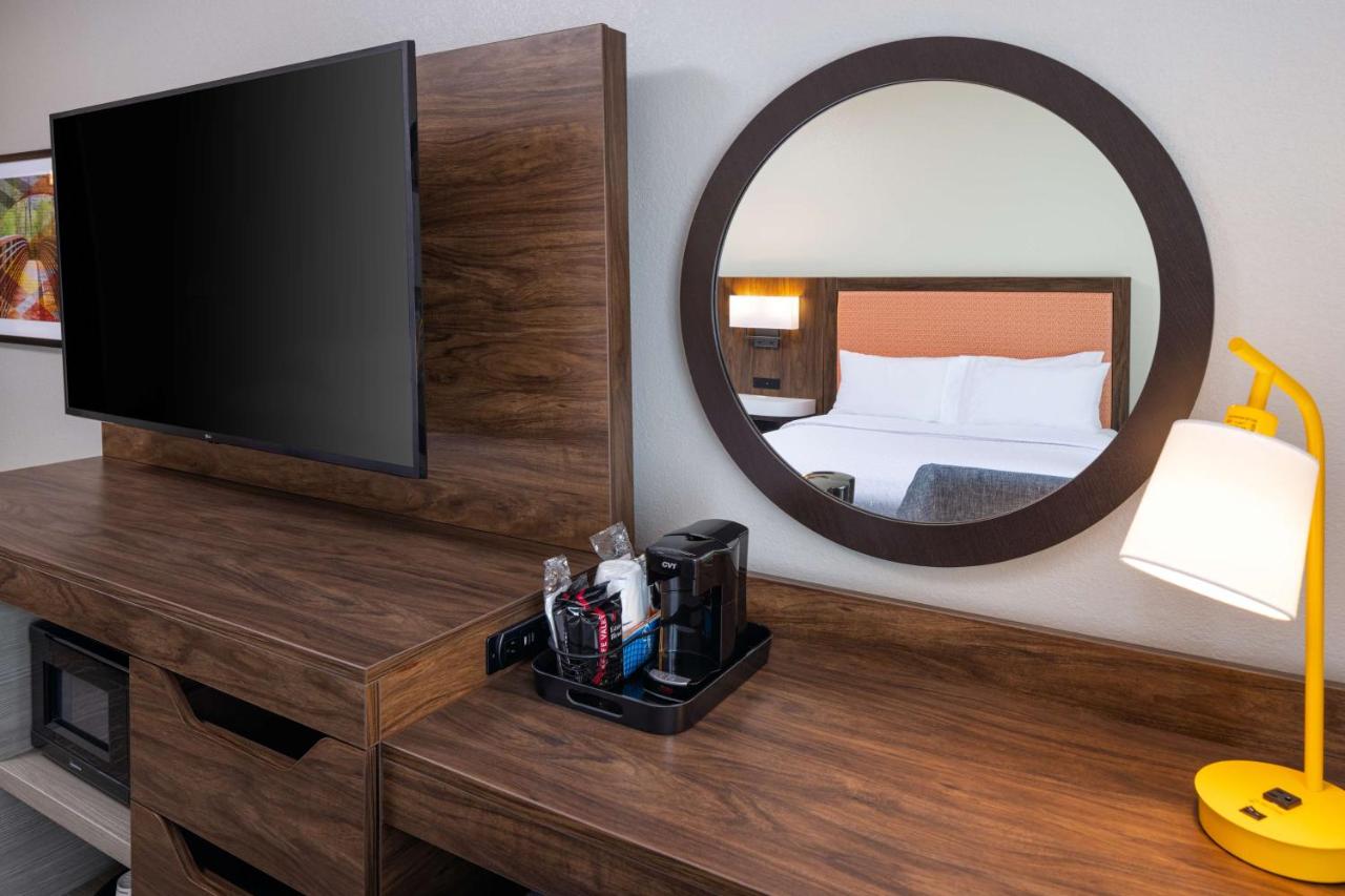 Deluxe Queen Room with Two Queen Beds - Non-Smoking at Hampton Inn Fairmont