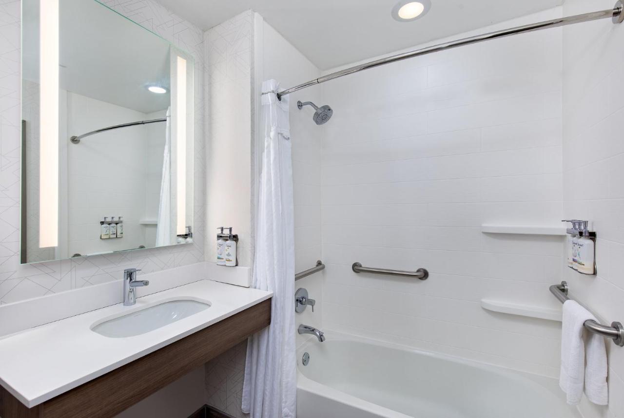 | Holiday Inn Express Hotel Ooltewah Springs-Chattanooga, an IHG Hotel