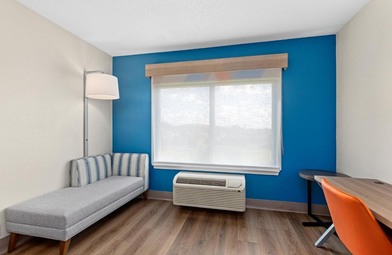 | Holiday Inn Express Hotel Ooltewah Springs-Chattanooga, an IHG Hotel