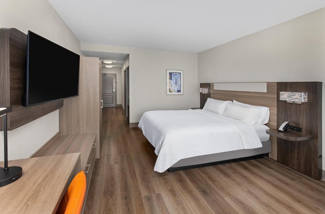 | Holiday Inn Express Hotel Ooltewah Springs-Chattanooga, an IHG Hotel