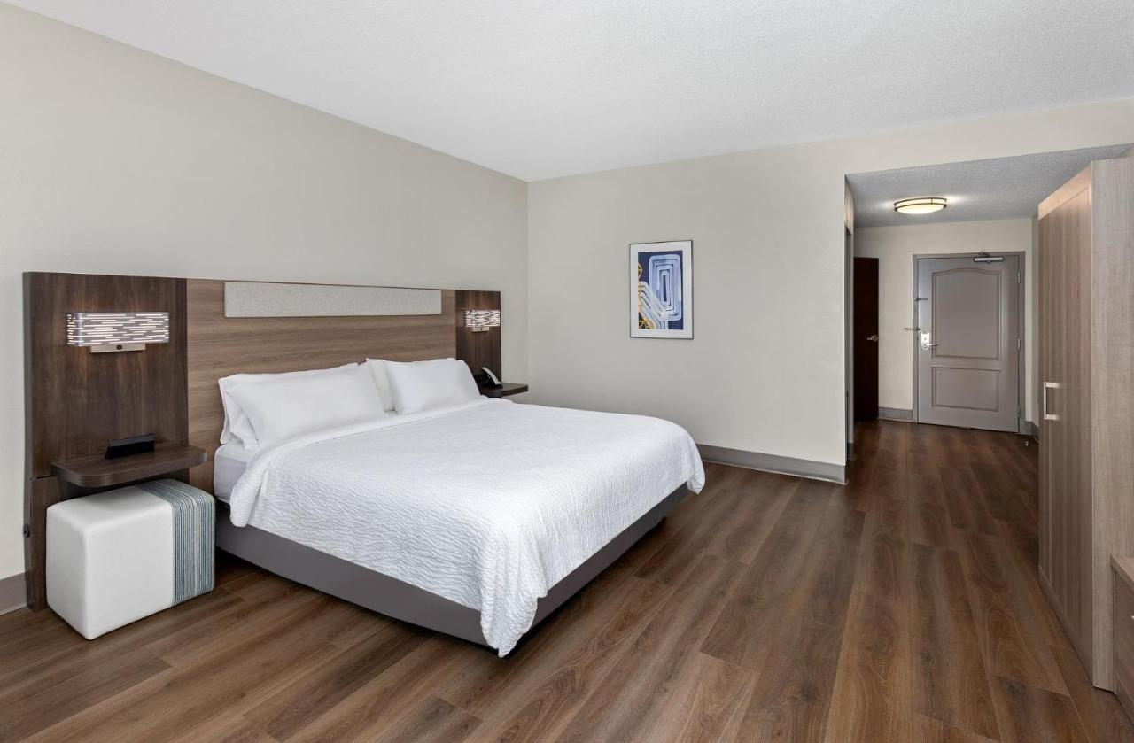 | Holiday Inn Express Hotel Ooltewah Springs-Chattanooga, an IHG Hotel