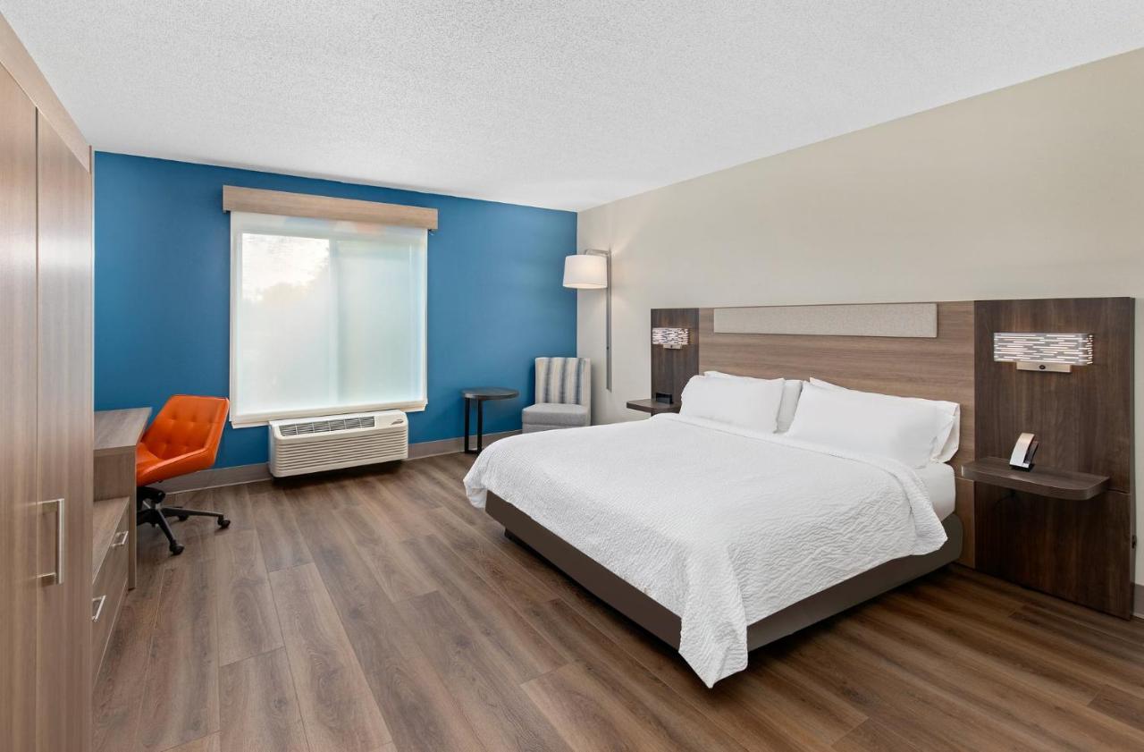 King Room - Non-Smoking at Holiday Inn Express Hotel Ooltewah Springs-Chattanooga by IHG