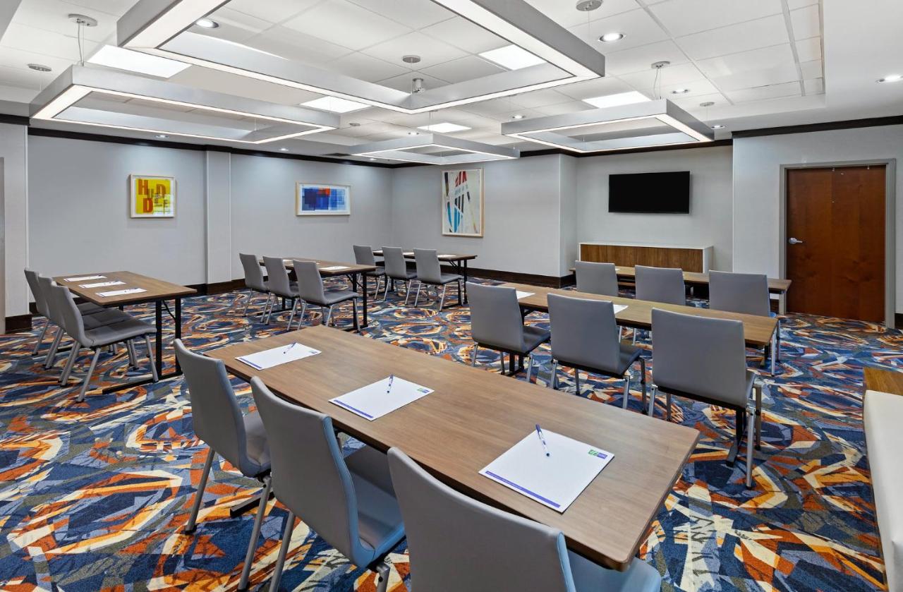 | Holiday Inn Express Hotel Ooltewah Springs-Chattanooga, an IHG Hotel