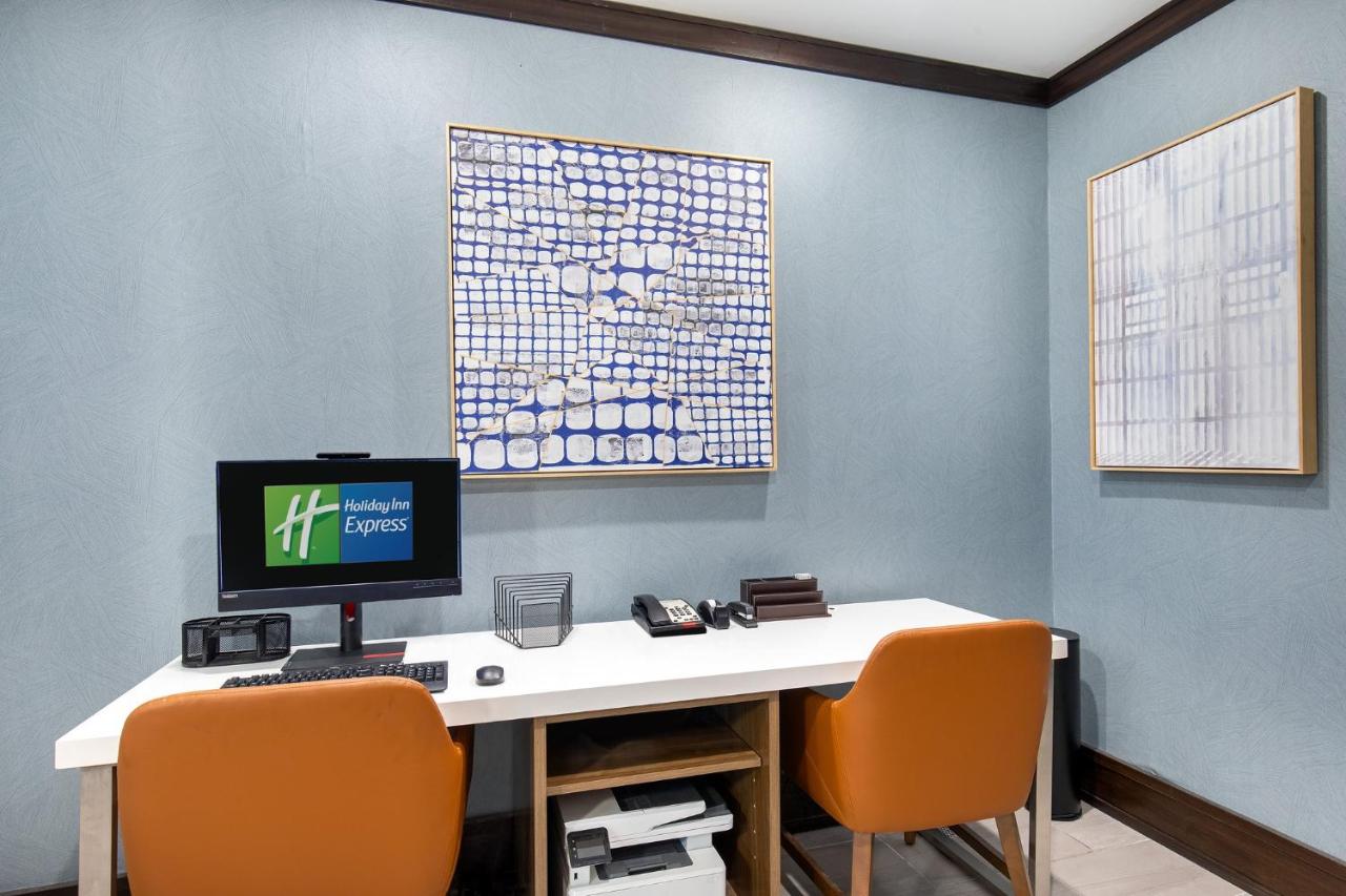| Holiday Inn Express Hotel Ooltewah Springs-Chattanooga, an IHG Hotel
