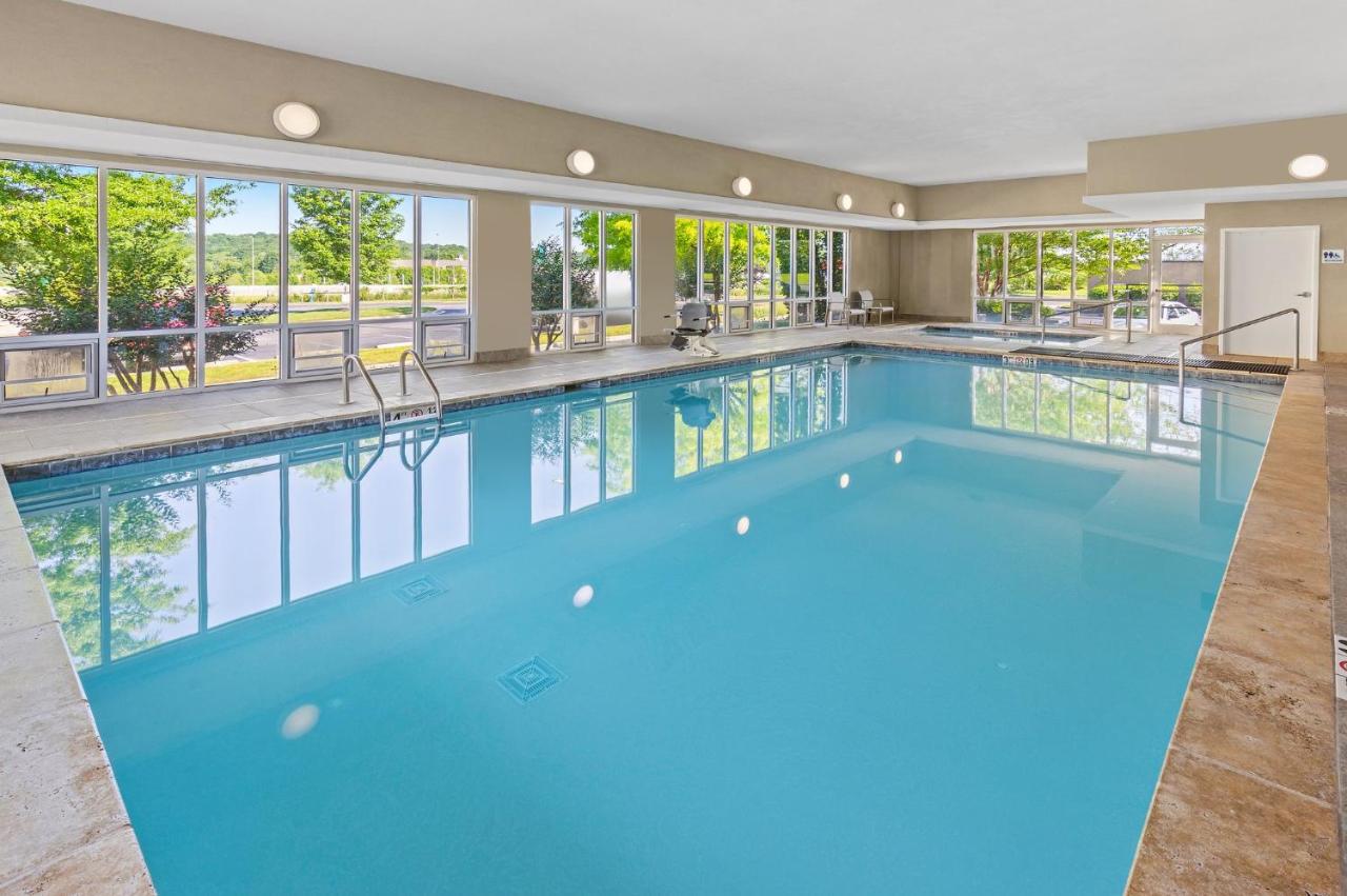 | Holiday Inn Express Hotel Ooltewah Springs-Chattanooga, an IHG Hotel