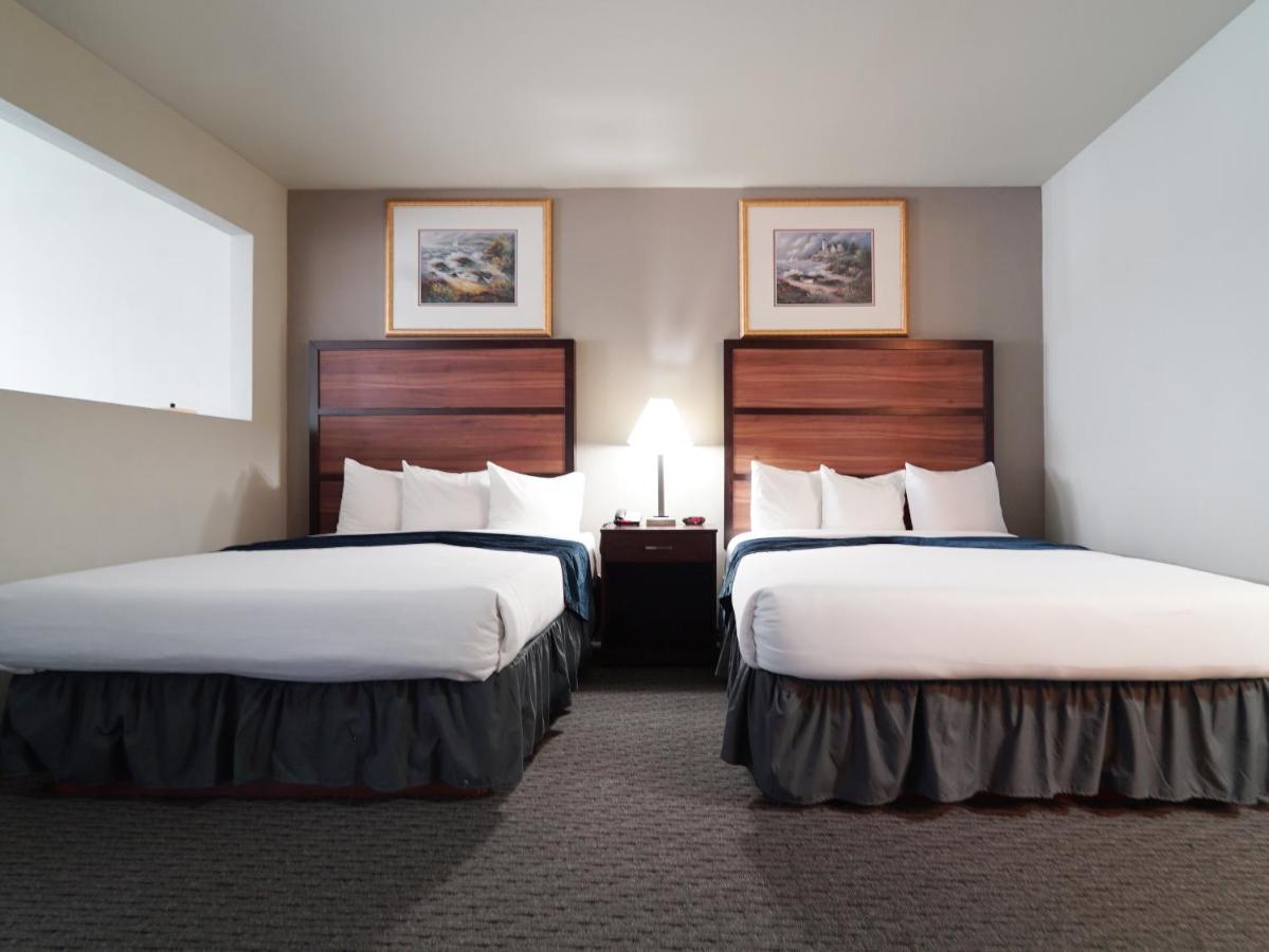 | MorningGlory Hotel, Resort & Suites