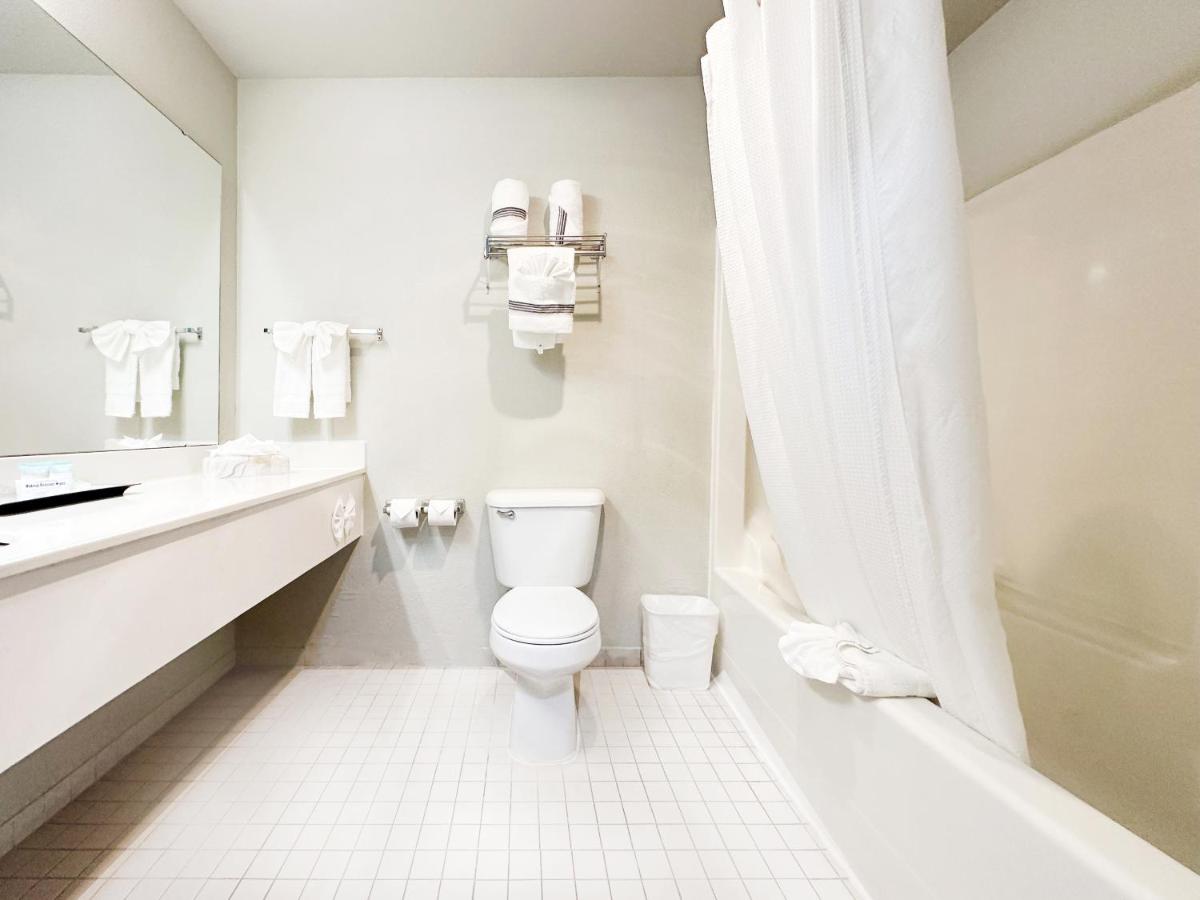 | MorningGlory Hotel, Resort & Suites