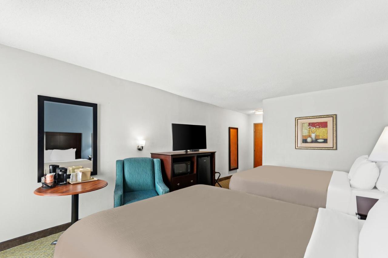 Queen Room with Two Queen Beds - Non-Smoking at Quality Inn Dry Ridge
