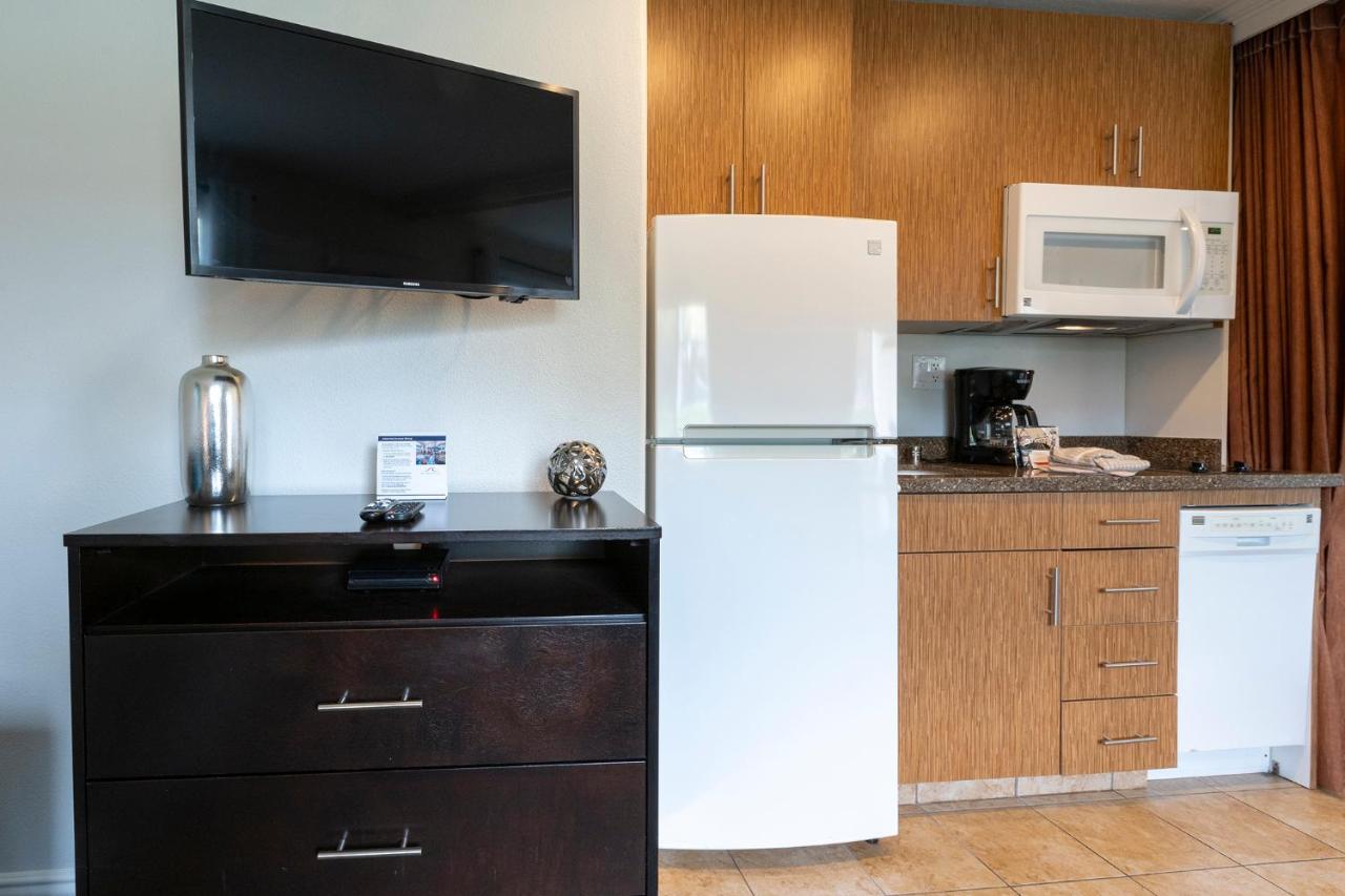Deluxe One-Bedroom Suite at San Clemente Inn