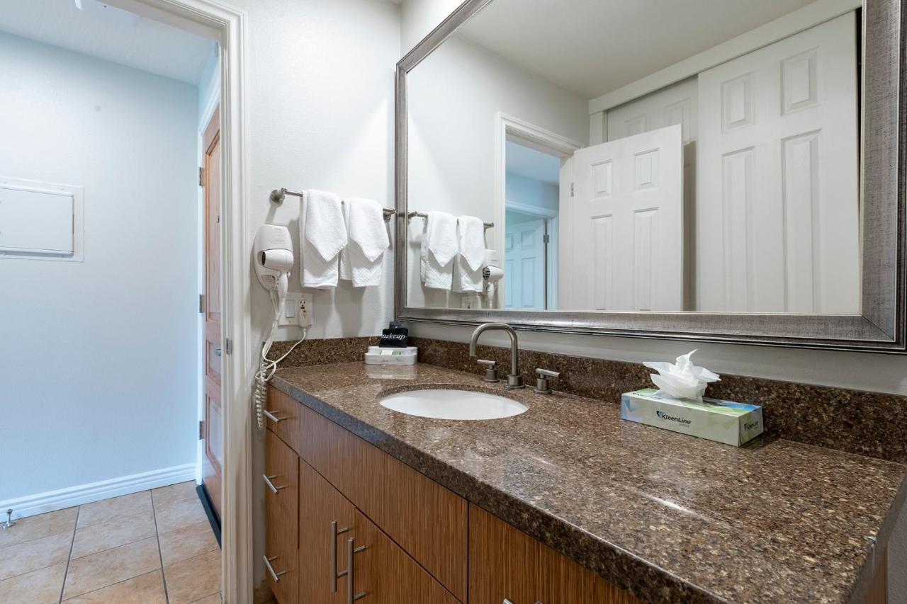 Deluxe One-Bedroom Suite at San Clemente Inn
