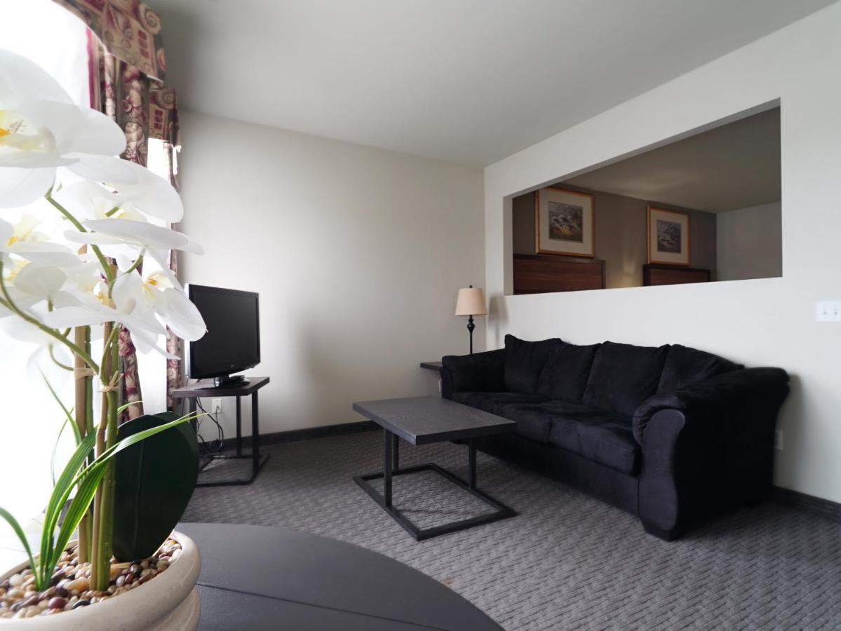 Junior Suite at MorningGlory Hotel, Resort & Suites